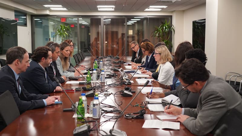 La postal de la reunión entre los funcionarios de Economía y el Banco Mundial. (Economía)