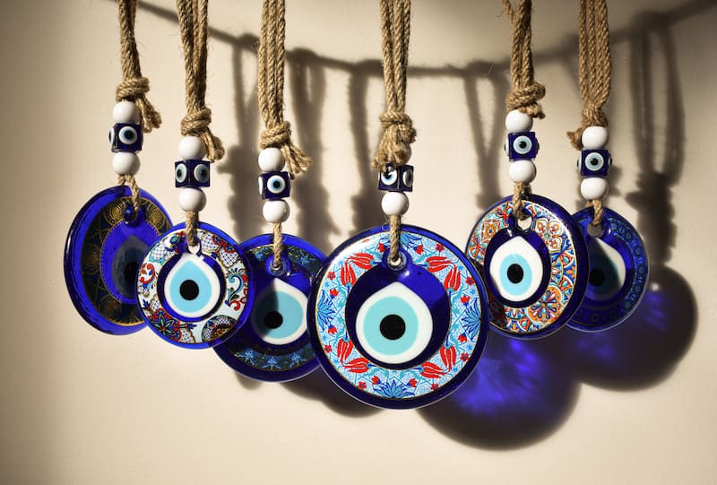 Formas del ojo turco u ojo griego. Fuente: Archivo.