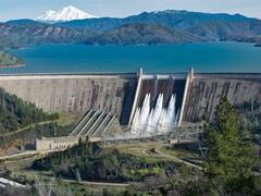 La represa hidroeléctrica más grande de América supera a la Presa La Angostura de México: está en la frontera de 2 países de Sudamérica