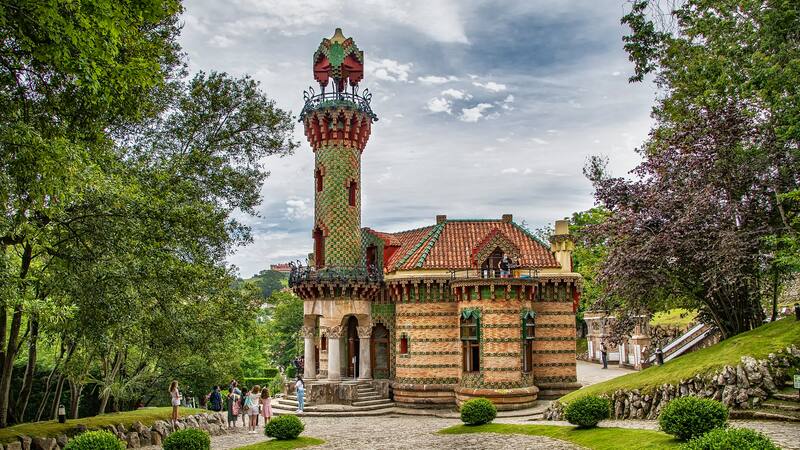 Es una joya arquitectónica que Gaudí, está a pocos minutos de Santander y es el mejor lugar turístico de España de 2023