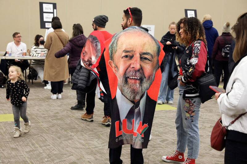 Al menos 514 bloqueos carreteros, el 70% más que en la primera vuelta, retrasaron la llegada de los votantes a los centros de votación.