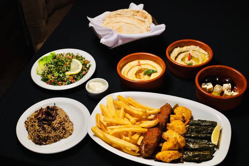 La típica comida árabe se ve representada en Laialy.