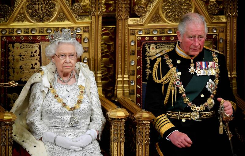 La colección de joyas personal de la Reina Isabel está compuesta por unos 300 artículos.