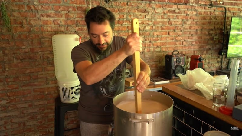 Paso a paso: cómo hacer cerveza artesanal de la mano de Federico Macagno.