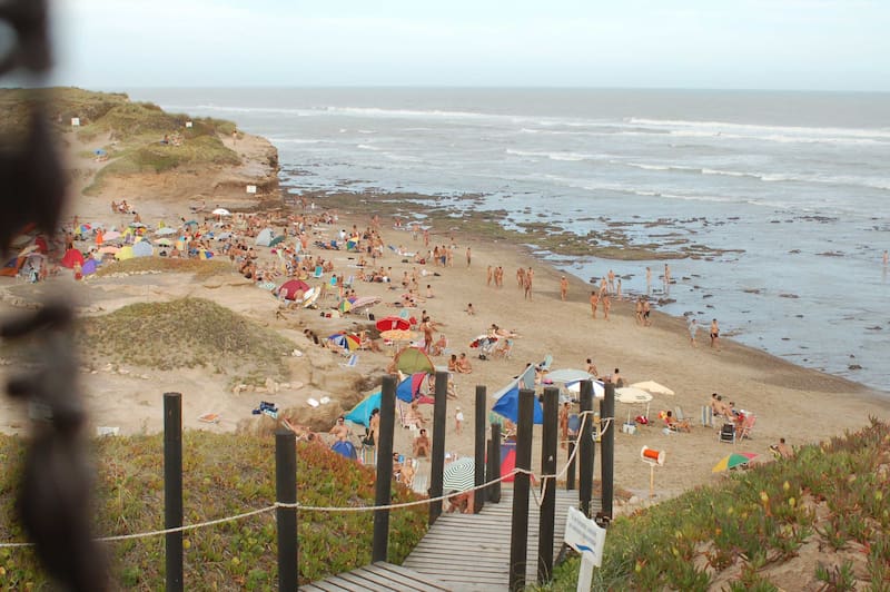 Este espacio nudista y naturista combina playas agresivas y una comunidad diversa de visitantes de todo el país. (Foto: Balneario Playa Escondida)