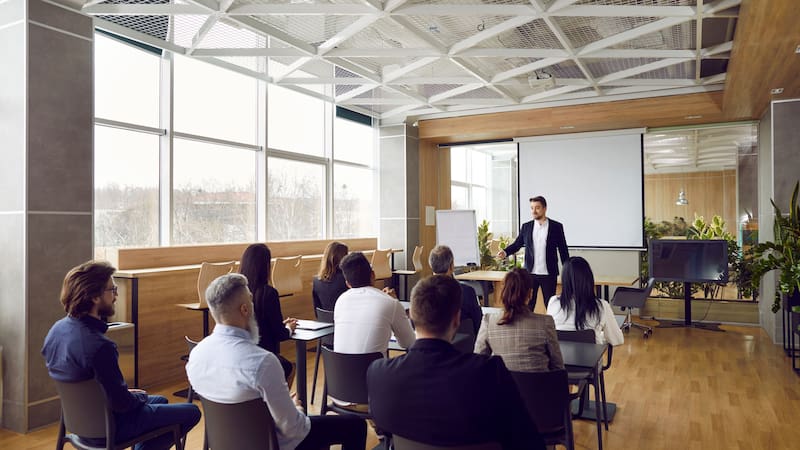 El Gobierno aprueba cinco nuevas competencias de formación profesional sobre deportes, cultura, mecánica e imagen.