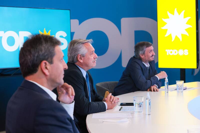 Massa, Fernández y Kirchner tuvieron diálogo con los precandidatos.