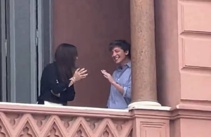 Sandra Pettovello y Santiago Caputo en el balcón de Casa Rosada a comienzos de año.