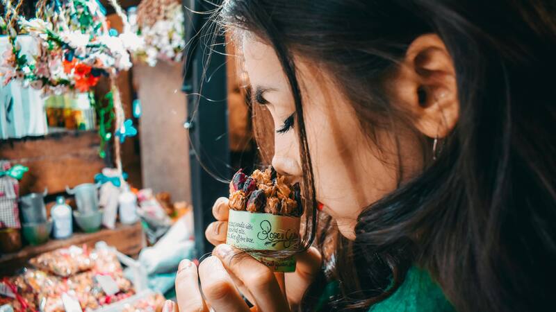 La aromaterapia ofrece una forma de conexión emocional y física durante el embarazo.