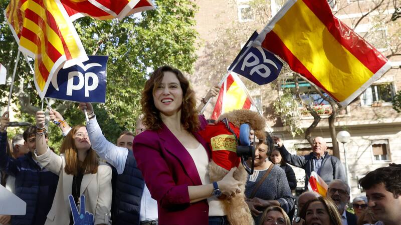 Isabel Díaz Ayuso, durante un mitin electoral del PP en Cataluña.