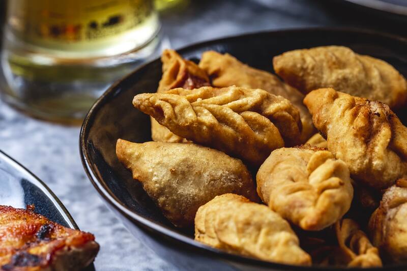 La reseña destaca a las empanadas argentinas. (Foto: Freepik)