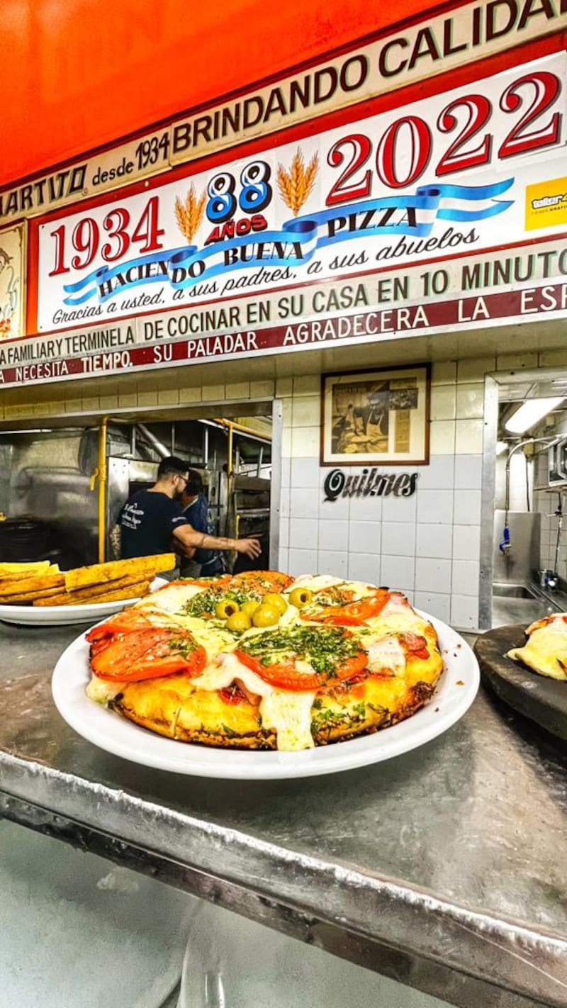 El Cuartito invita a vivenciar una experiencia donde la gastronomía y la historia se fusionan en una experiencia bien porteña