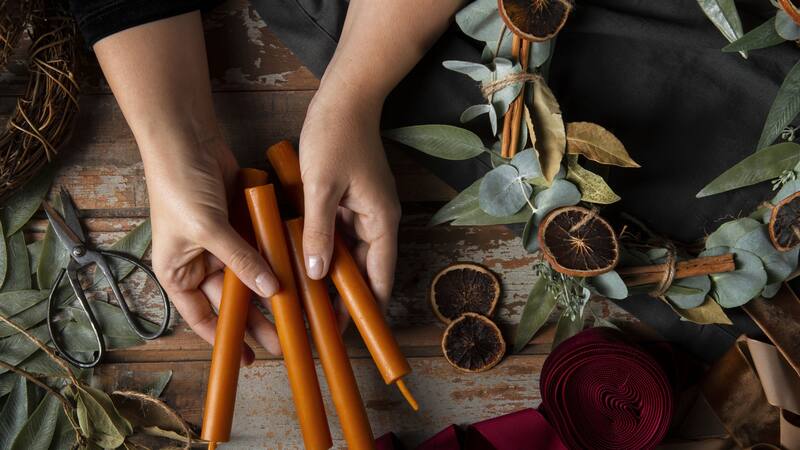 El ritual de la rama de canela, propuesto por Mizada Mohamed, busca atraer dinero y mantener una relación positiva con la abundancia.