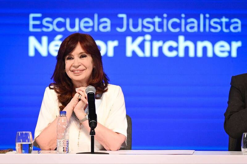 En su última aparición Cristina Kirchner insistió con que está inhabilitada para presentarse