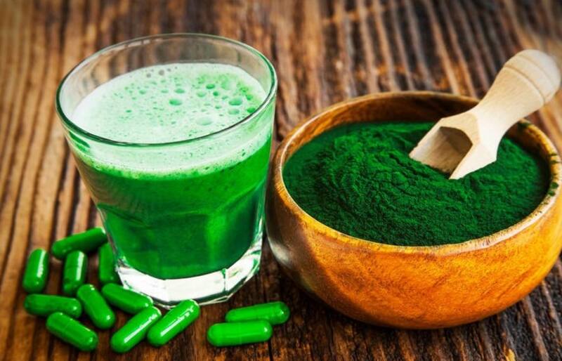 La espirulina es un alga marina que viene en polvo, desecada o cápsulas y se utiliza como suplemento tanto en dietas para bajar o subir de peso. (Fuente:Archivo)