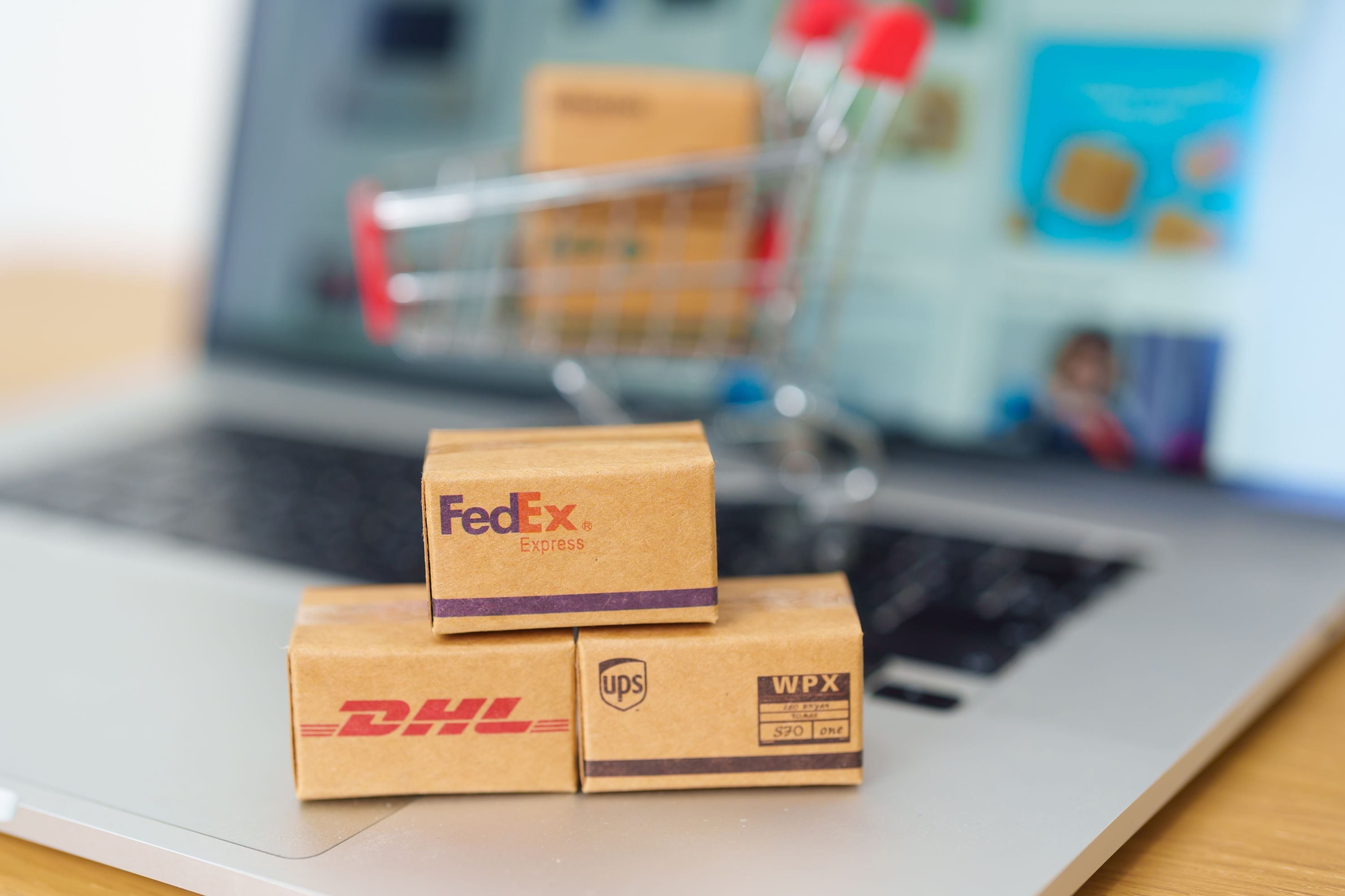 La Aduana detectó "trampas" en envíos por courier y prepara cambios para compras en el exterior