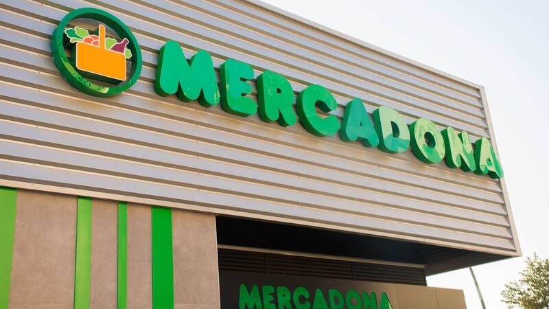 Mercadona busca empleados sin experiencia y ofrece salarios de 2102 euros.