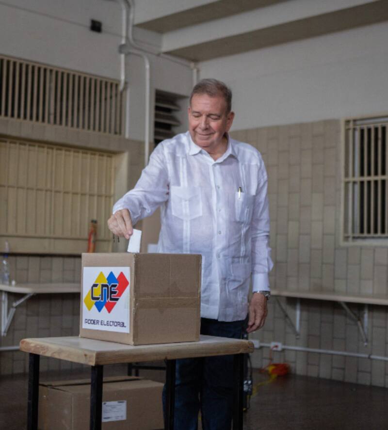 Edmundo González Urrutia emitió su voto. (Foto: redes sociales).