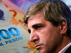 Caputo alienta una baja de tasas, pero la escasez de pesos le pone un límite