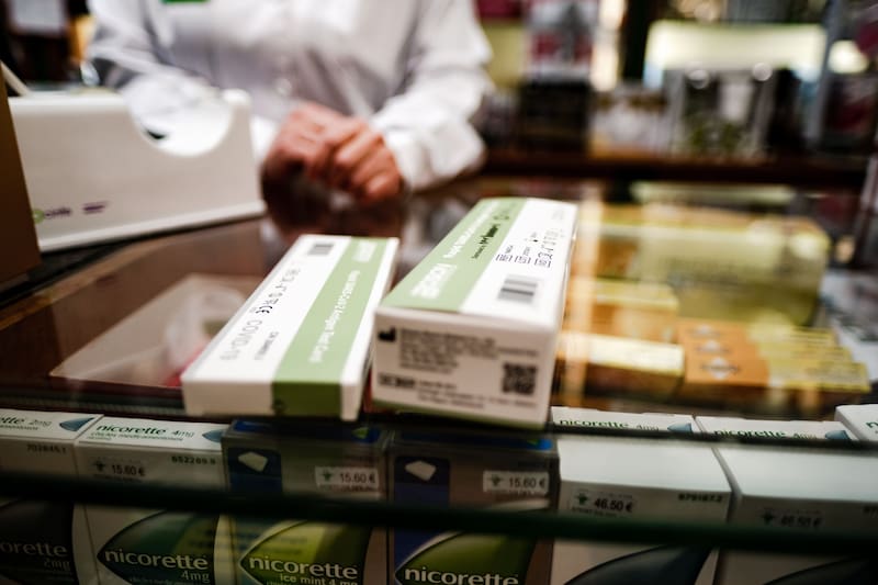 Los farmacéuticos deberán indicar el medicamento de menor precio si el consumidor se lo expresa.