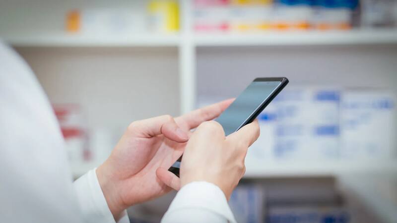 Para los farmacéuticos, el DNU propone soluciones contrarias a las recomendaciones de la OMS.