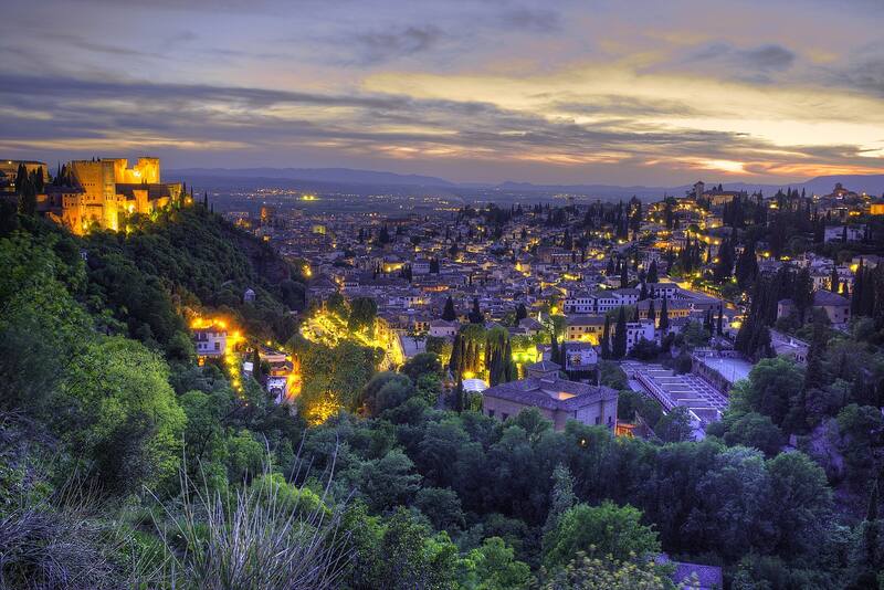Granada es una de las ciudades más importantes de España, ubicada al sur de Andalucía y en la ladera de las montañas de la Sierra Nevada. (Foto: Archivo)