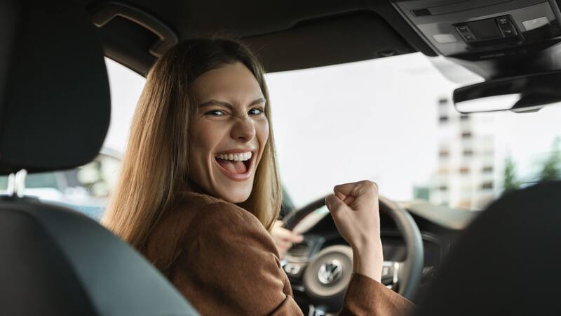 Este modelo de Omoda es el primer coche híbrido de la marca china: ya está disponible en el país a un precio accesible