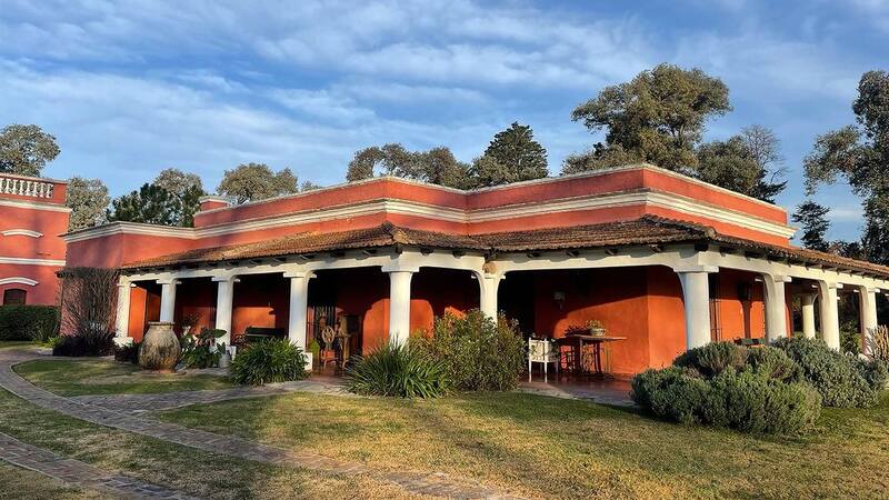 Paseos a caballo, bailes folklóricos y gran gastronomía son algunas de las propuestas de esta estancia.