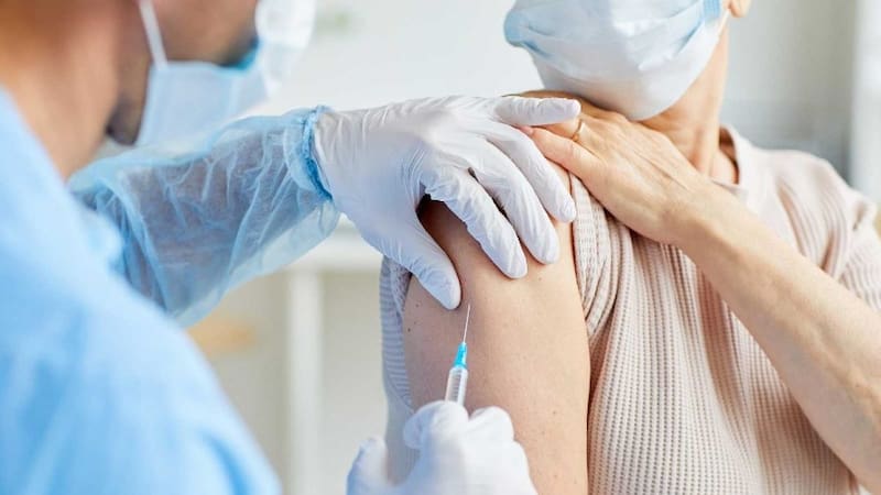 Alerta COVID: un nuevo estudio revela cuál es la posibilidad de reinfección si te vacunaste.