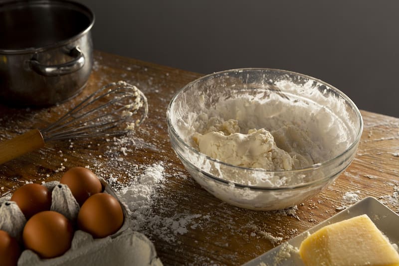 Experimentar con diferentes quesos puede darle tu toque personal. . (Foto: Freepik)