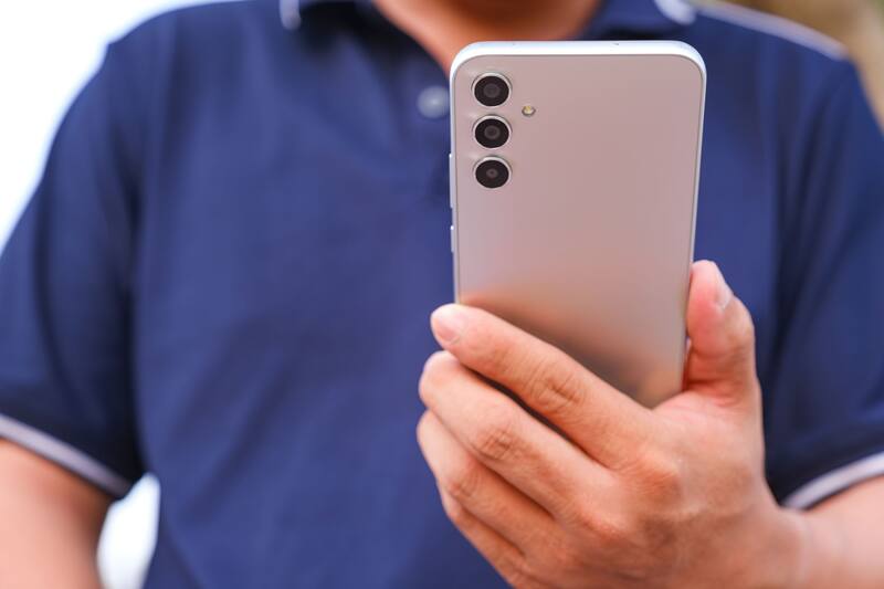 El botón antipánico para migrantes funcionará mediante una aplicación en los teléfonos. (Fuente: Shutterstock)