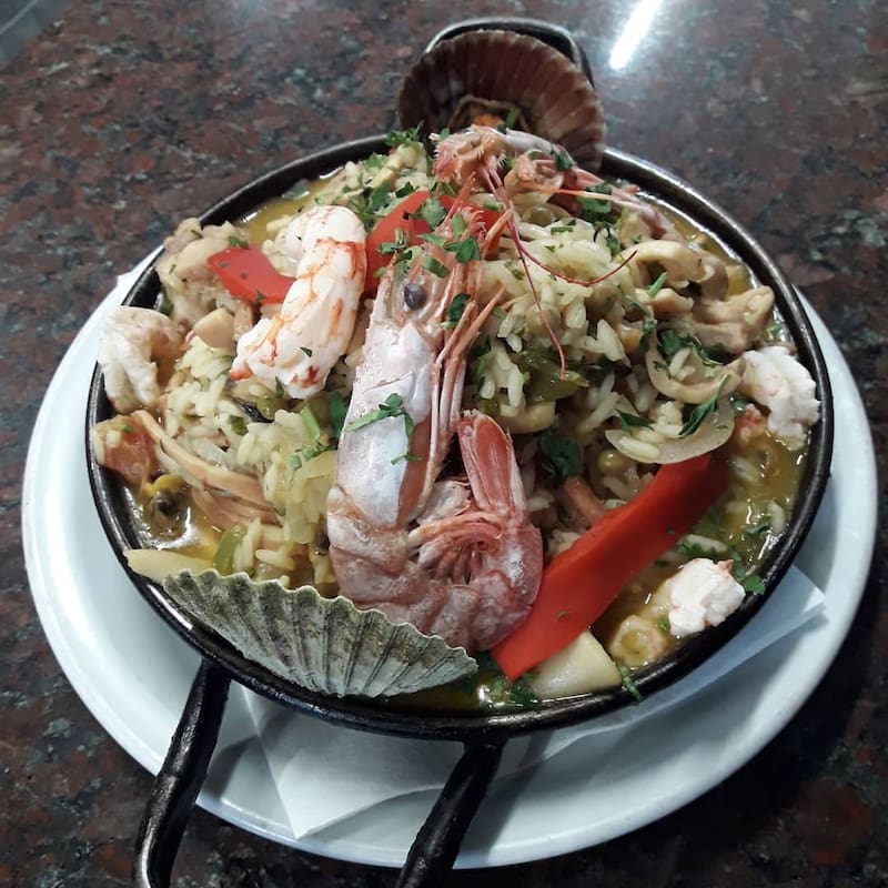 Pese a que el fuerte son las carnes, los mariscos y los pescados también destacan en este completo menú.