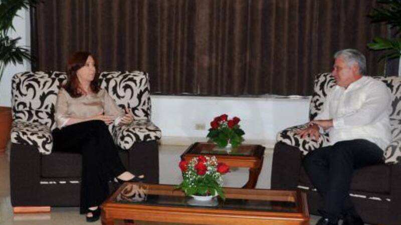 Cristina fue recibida por el presidente cuba, Miguel Díaz Canel