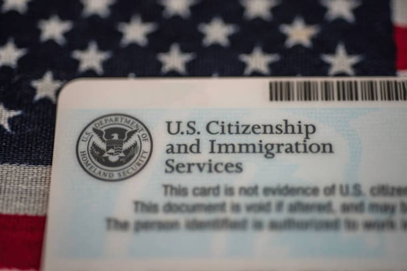 USCIS revocará la green card de todos los beneficiarios que mientan en sus declaraciones. Fuente: Archivo.