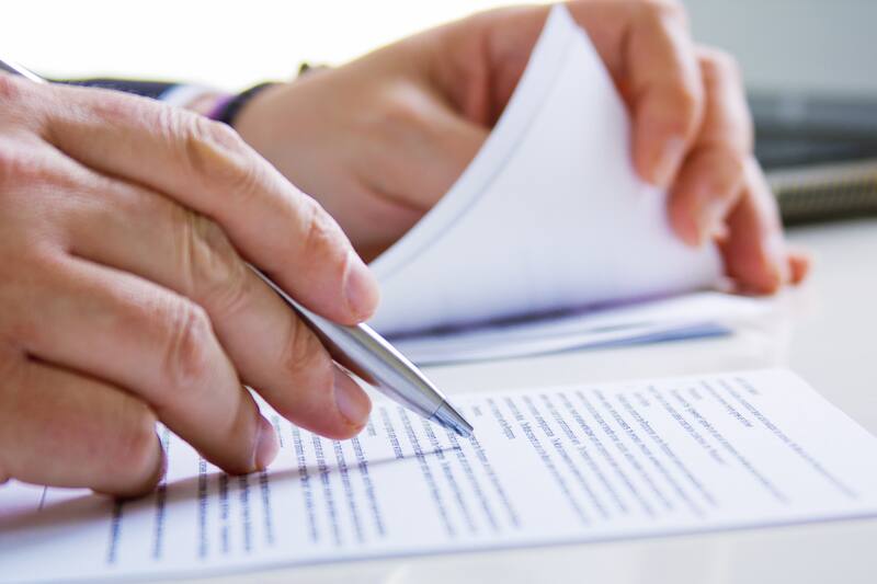 Se recomienda formalizar la cesión mediante un contrato es recomendable (Fuente: Freepik)