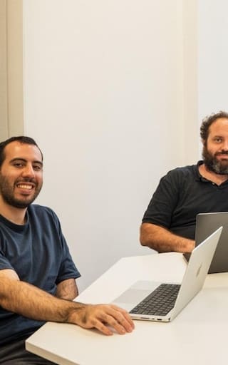 Argentinos crearon una IA para negocios: atiende 24/7 por WhatsApp y ya gestiona miles de operaciones