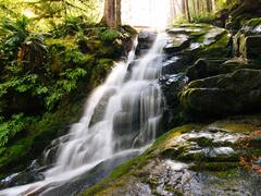 La joya de Valencia | El pueblito de 700 habitantes que enamora por su impresionante cascada y monumentos históricos