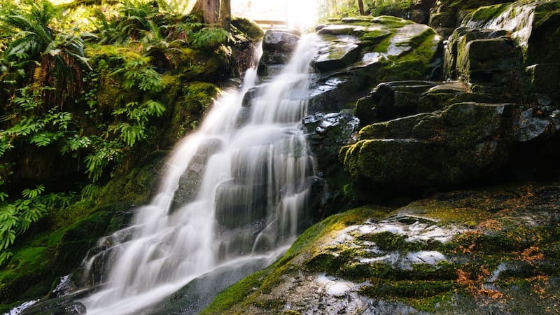 La joya de Valencia | El pueblito de 700 habitantes que enamora por su impresionante cascada y monumentos históricos.