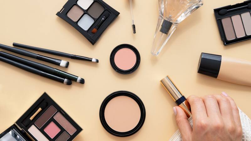 La AEMPS alertó por la presencia de un componente potencialmente peligroso en diferentes productos cosméticos.