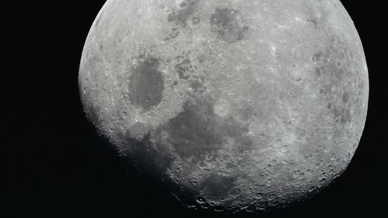 Los seres humanos podrían cambiar la Luna.