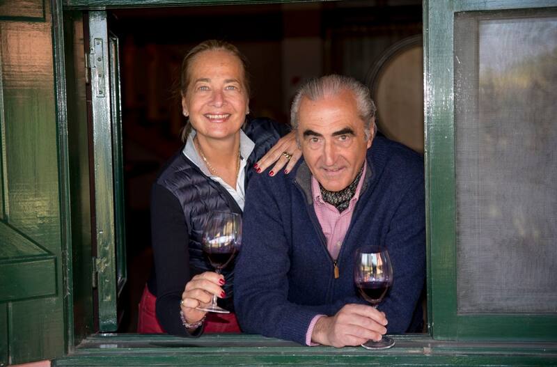 Fabré y su esposa Diane, quien sumó su trabajo al desarrollo de las bodegas en Mendoza y Río Negro