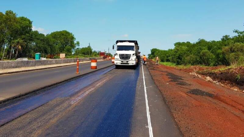 Trabajos de vialidad en la ruta nacional 12, a la altura de Santa Ana, Misiones