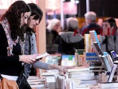 Una nueva resolución sobre libros importados golpea a una industria que cayó casi 70% el último año