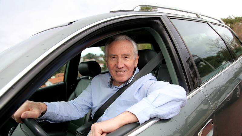 La DGT recuerda que a partir de los 65 años la renovación del carnet de conducir depende de cumplir ciertas condiciones.