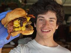 La familia Weiss sale de Bariloche con su hamburguesería y tiene como objetivo llegar a Buenos Aires