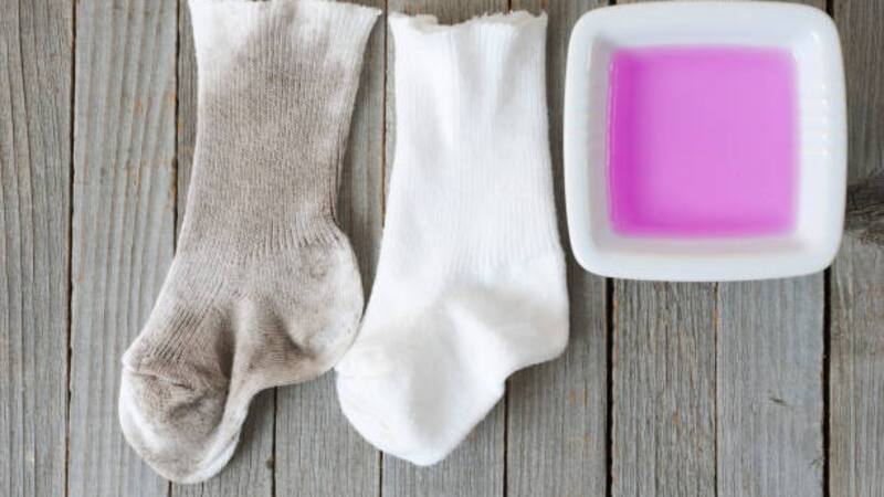 Dejá atrás la suciedad de tus medias con este truco que no podés dejar pasar por alto