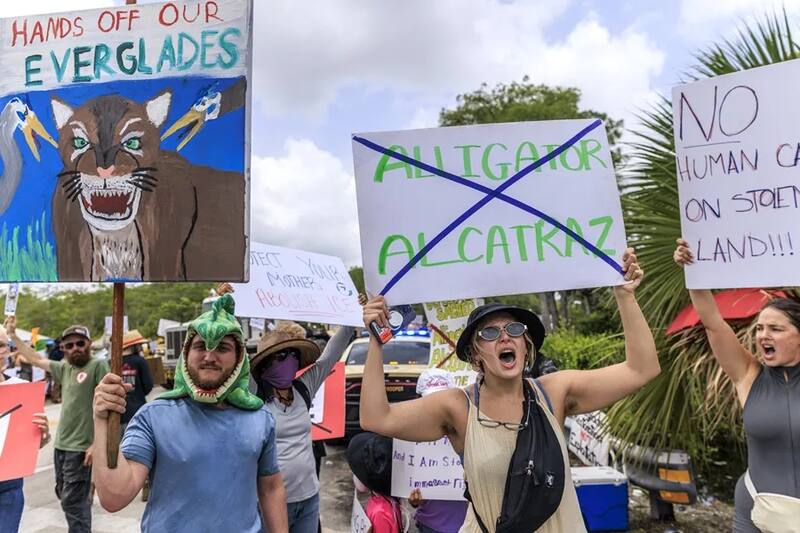 El proyecto ha sido duramente cuestionado por organizaciones ambientalistas como Friends of the Everglades y el Center for Biological Diversity, que denuncian la falta total de evaluación ambiental previa. (Imagen: EFE)