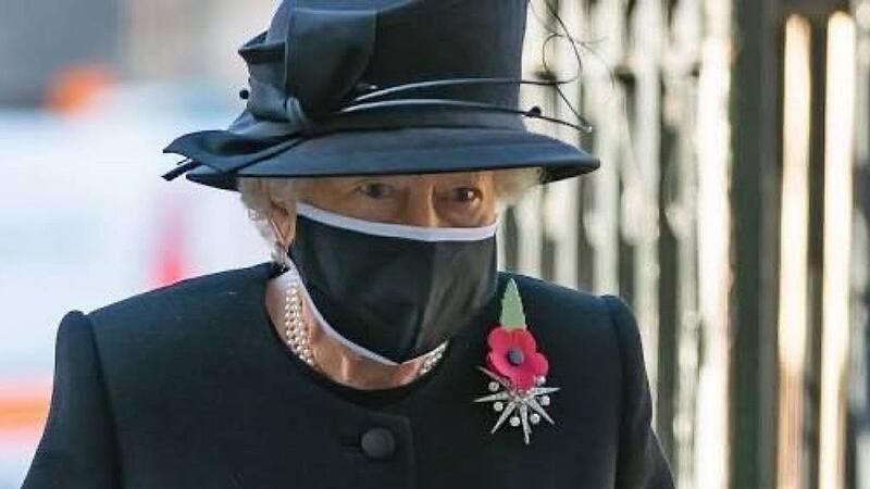 La monarca, de 95 años, tenía "síntomas parecidos a un resfrío" pero se espera que continúe con "tareas livianas" en el castillo de Windsor, dijo el Palacio en un comunicado.