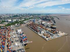 Preocupa en Uruguay la pérdida de contenedores en favor del puerto de Buenos Aires