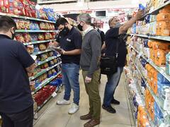 La grieta llegó a las góndolas, contundente apoyo de economistas K al congelamiento